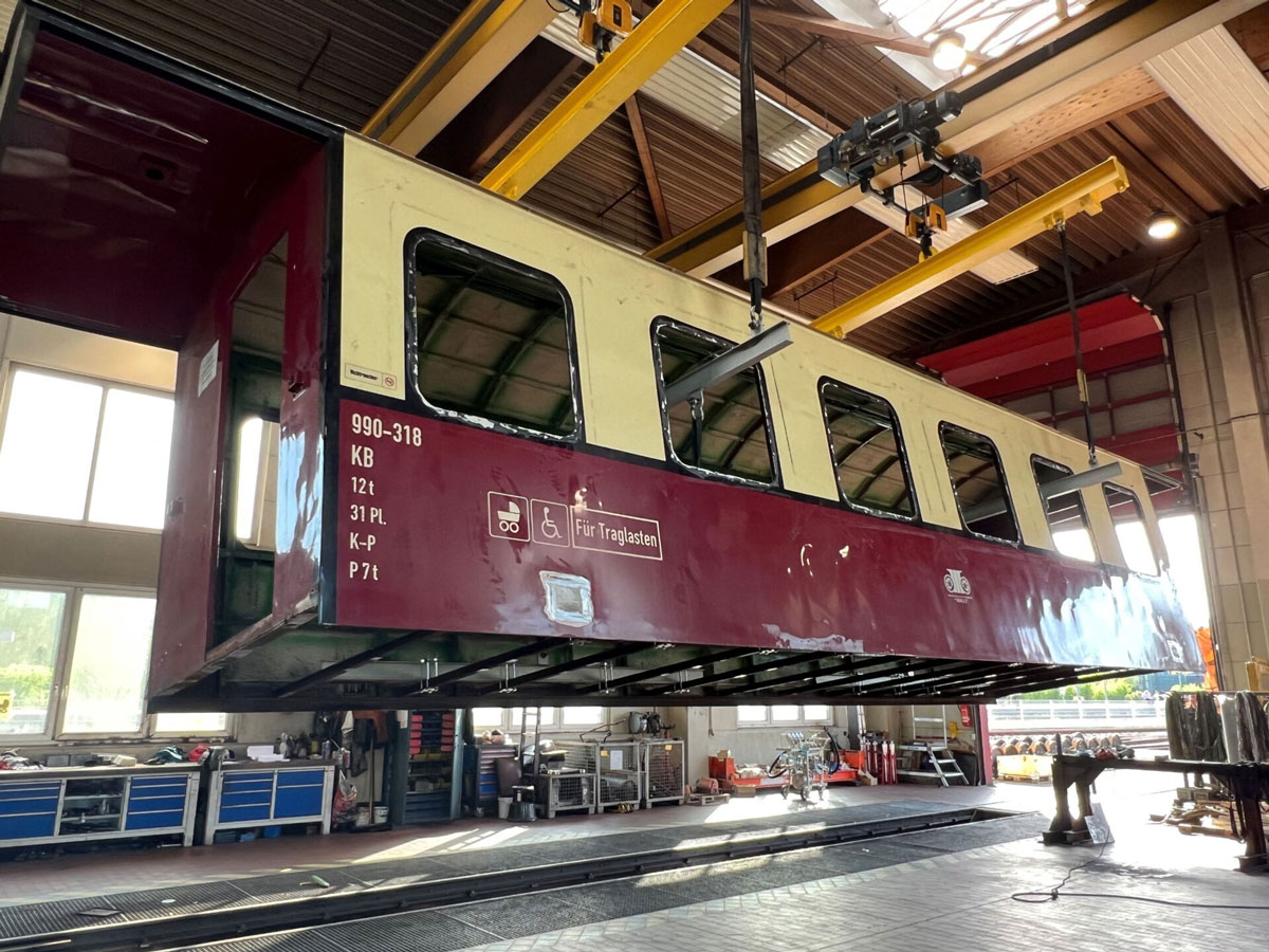 990-318_3